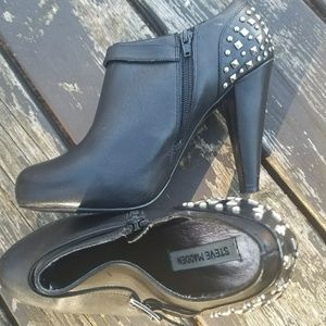 STEVE MADDEN STUDDED 5" HEELS